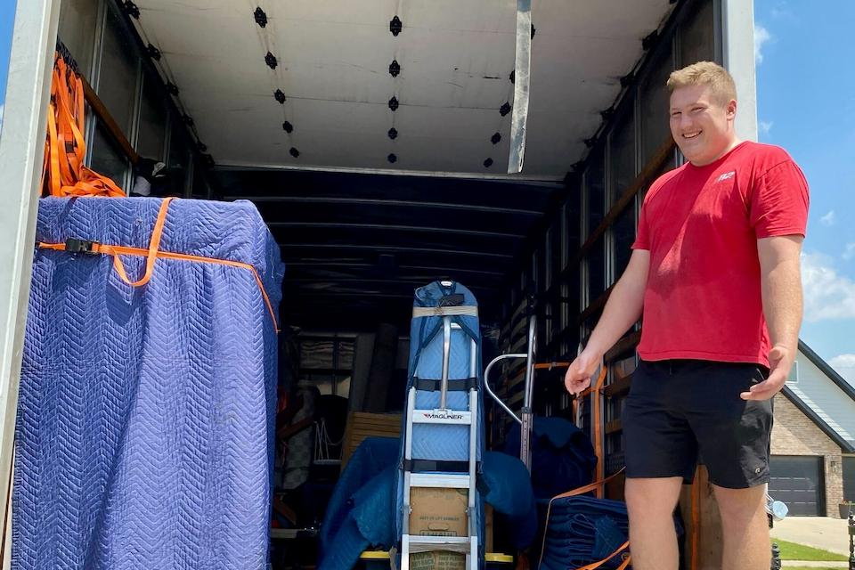 Noah Vining — B2 Moving crew photo 4