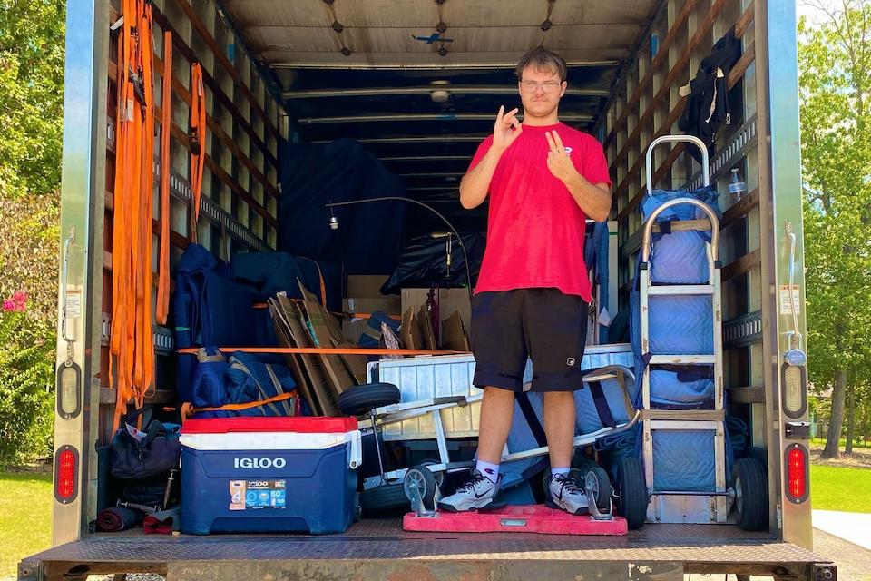 Sean Newell — B2 Moving crew photo 3